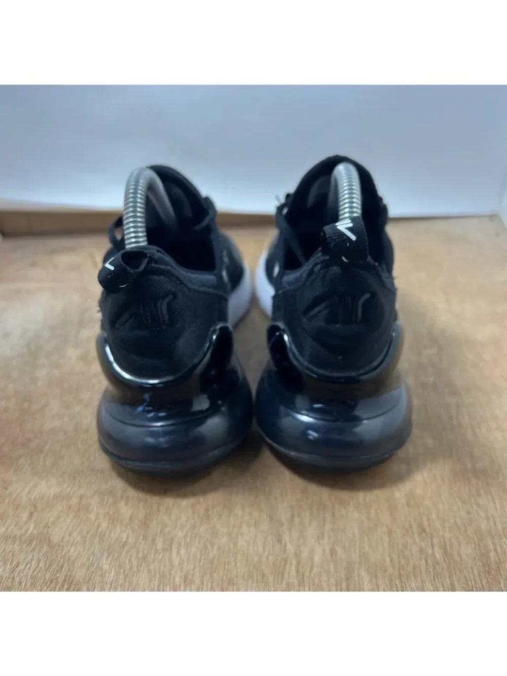 Nike Air Max 270 Black White Women Size 7 Running Shoe AH6789-001